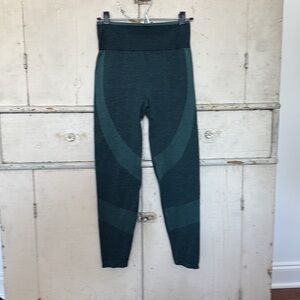 Victoria’s Secret PINK Green Seamless Leggings NWOT